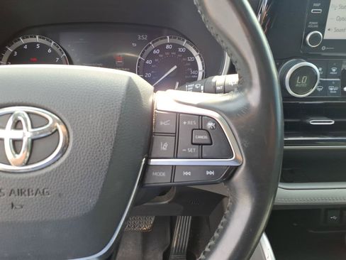 Used 2020 Toyota Highlander XLE FWD image 11