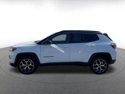 Used 2025 Jeep Compass Limited image 10