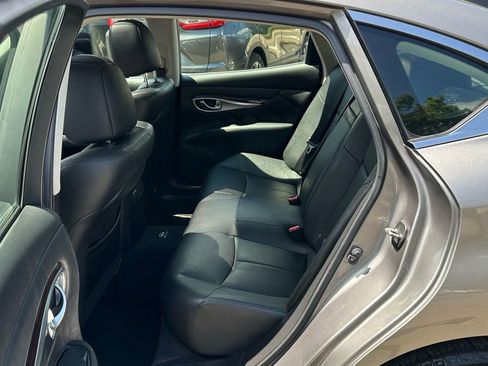 Used 2013 INFINITI M37 w/ Premium Pkg image 10