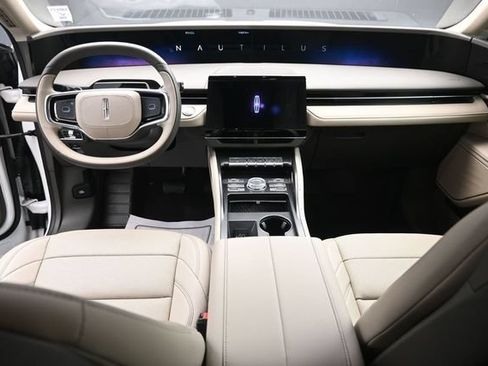 Used 2024 Lincoln Nautilus Premier AWD/4WD image 21