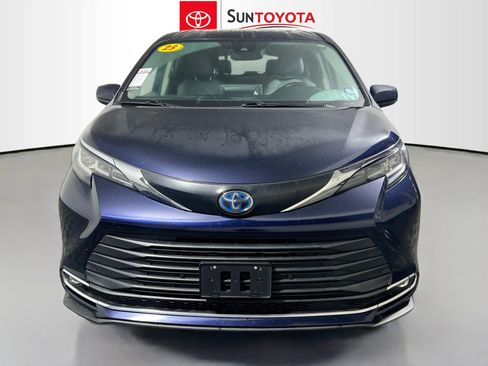 Used 2023 Toyota Sienna XLE image 10