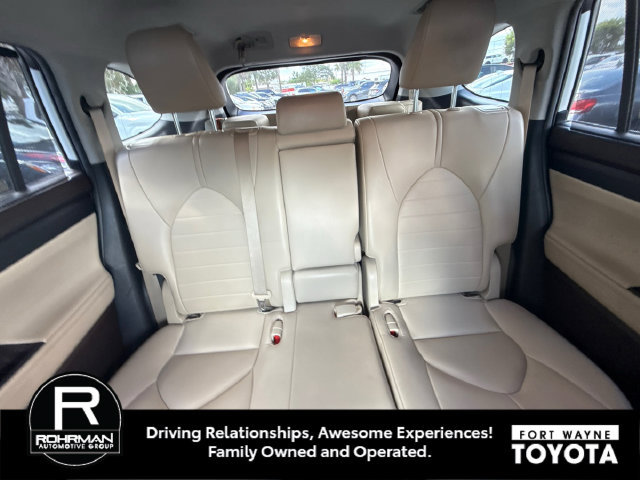 Used 2020 Toyota Highlander XLE FWD image 8