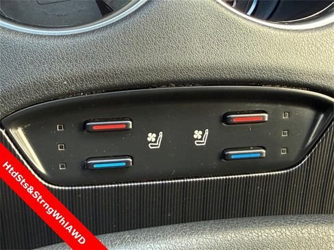 Used 2023 Toyota Venza Limited image 30