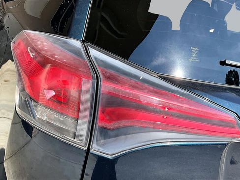 Used 2018 Toyota RAV4 XLE FWD image 29