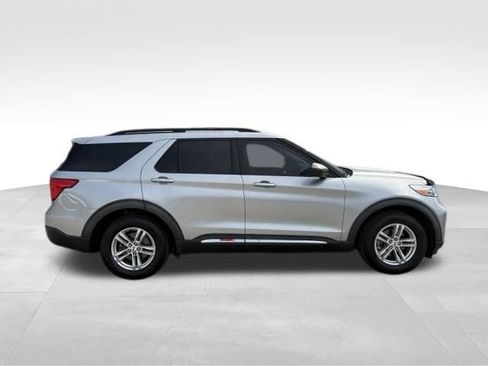 Used 2021 Ford Explorer XLT RWD image 9