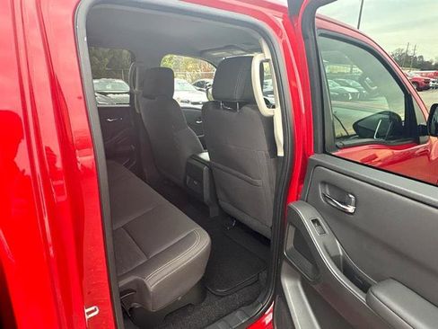 Used 2024 Nissan Frontier SV image 37
