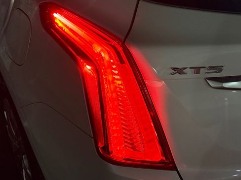 Used 2019 Cadillac XT5 Premium Luxury w/ Driver Assist Package image 37