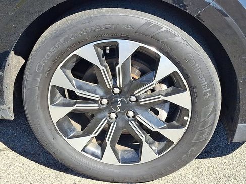 Used 2024 Kia Carnival EX image 9