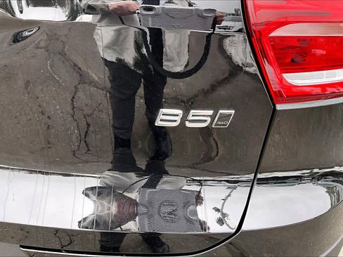 Certified 2024 Volvo XC40 B5 Plus w/ Protection Package Premier image 10