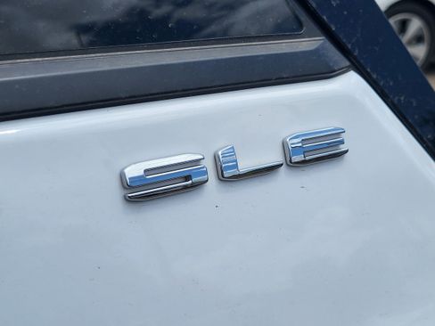 Used 2024 GMC Terrain SLE FWD image 29