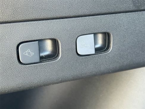 Used 2020 Tesla Model Y Long Range image 14