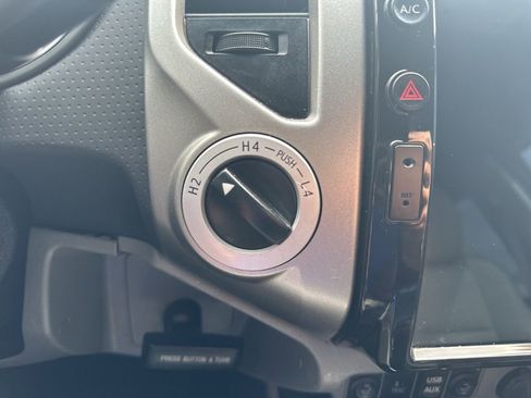 Used 2014 Toyota Tacoma w/ TRD Off-Road Package image 4