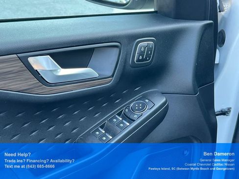 Used 2020 Ford Escape Titanium FWD image 11