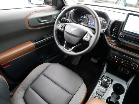 Used 2024 Ford Bronco Sport Outer Banks w/ Tech Package image 9