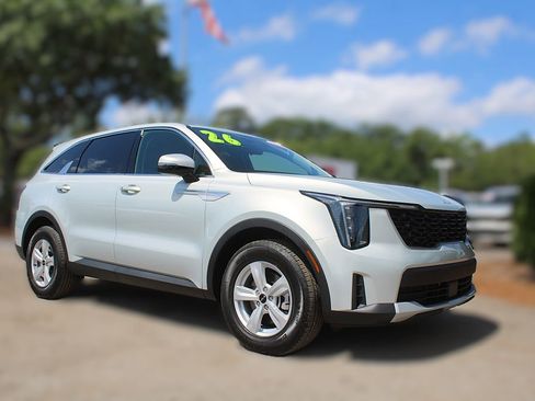 Used 2026 Kia Sorento LX FWD image 3