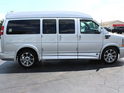Used 2016 Chevrolet Express 2500 RWD image 18