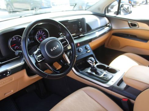 Used 2022 Kia Carnival LX FWD image 27