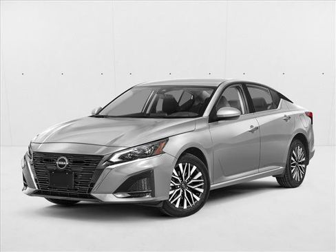 Used 2024 Nissan Altima 2.5 SV FWD image 1