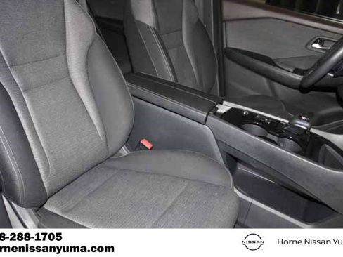 Used 2021 Nissan Rogue SV image 8