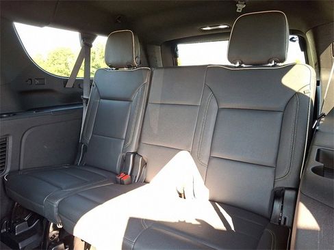 Used 2024 Chevrolet Suburban Premier image 9