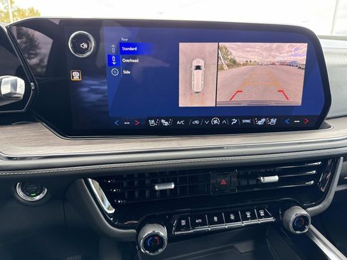 New 2026 Chevrolet Suburban Premier image 4