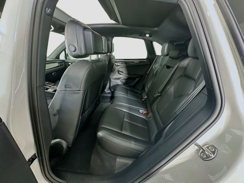 Certified 2025 Porsche Macan image 24