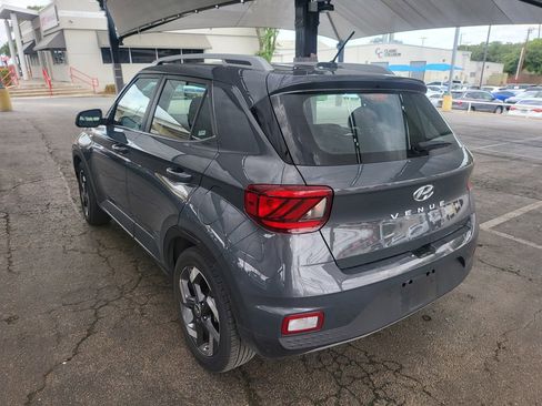 Used 2025 Hyundai Venue SEL FWD image 9