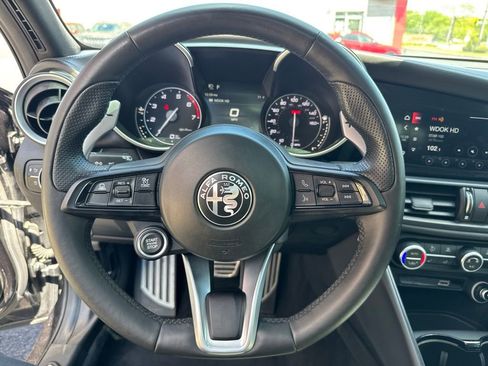 Used 2022 Alfa Romeo Giulia Veloce AWD/4WD image 15