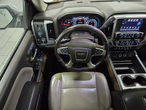 Used 2018 GMC Sierra 1500 SLT image 25