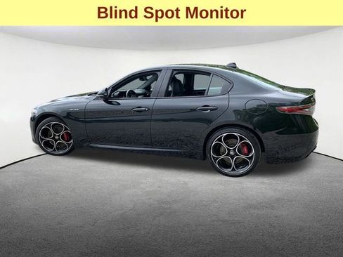 Used 2024 Alfa Romeo Giulia Veloce AWD/4WD image 6