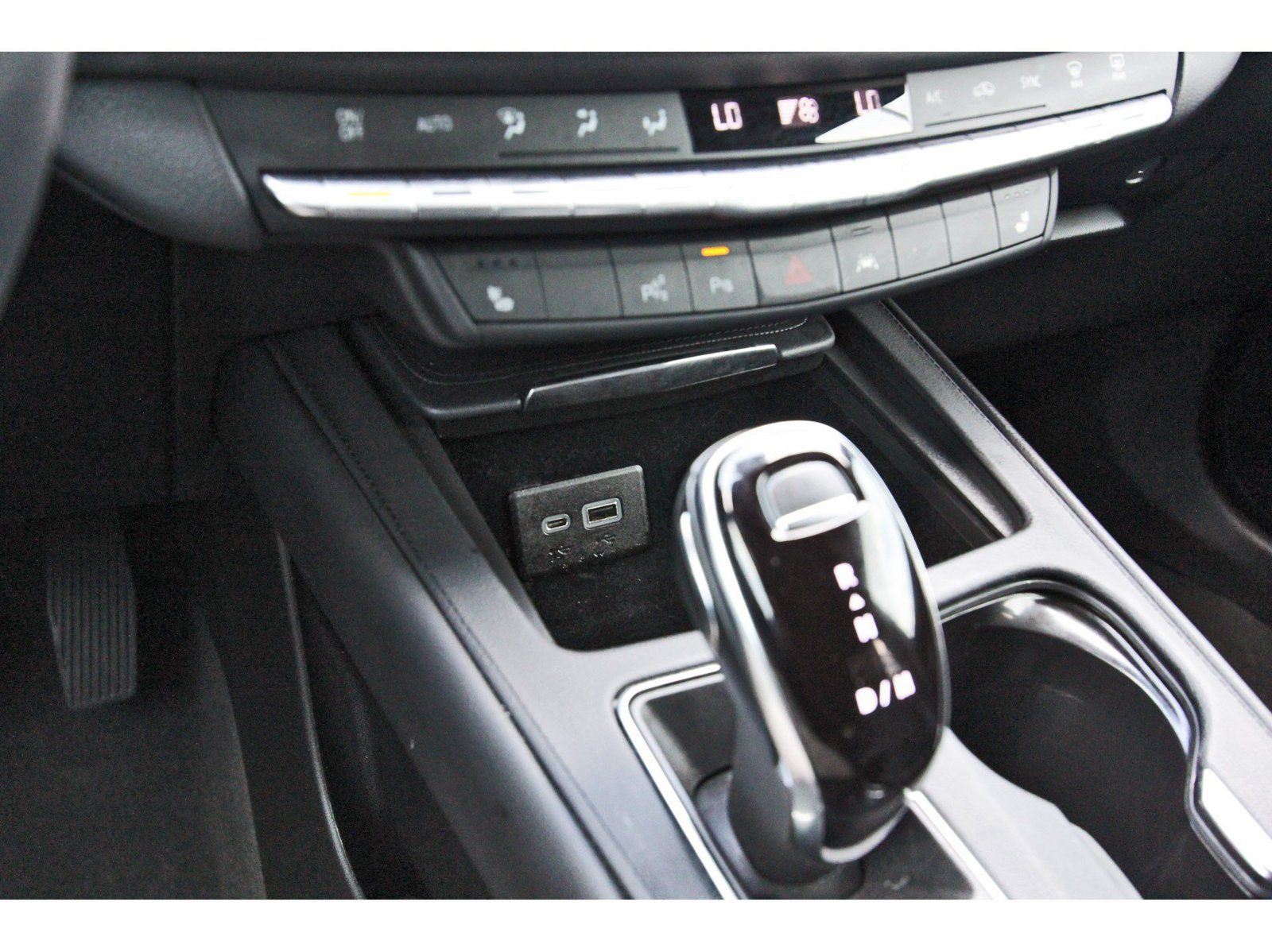 Used 2022 Cadillac XT4 Premium Luxury w/ Enhanced Visibility Package FWD image 30
