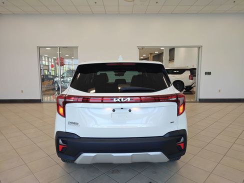 Used 2024 Kia Seltos LX AWD/4WD image 4