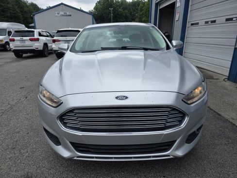 Used 2013 Ford Fusion SE FWD image 2