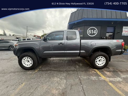 Used 2020 Toyota Tacoma SR5 image 2