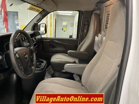 Used 2014 Chevrolet Express 2500 image 11
