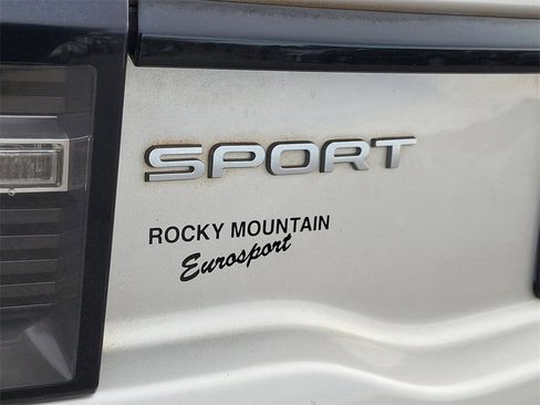 Used 2017 Land Rover Discovery Sport SE image 16