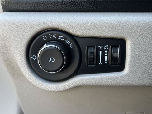 Used 2022 Chrysler Pacifica Touring-L FWD image 31