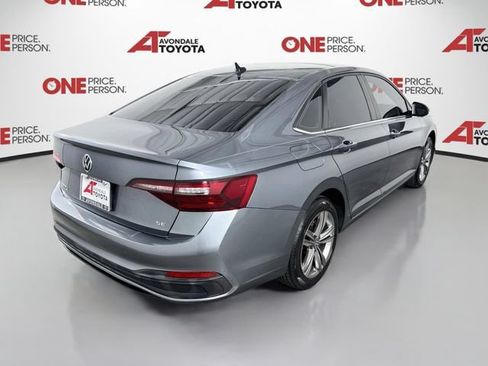 Used 2023 Volkswagen Jetta SE w/ Panoramic Sunroof Package FWD image 7