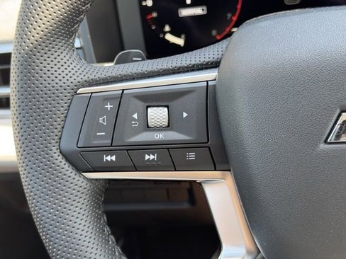 New 2025 Mitsubishi Outlander SE image 23