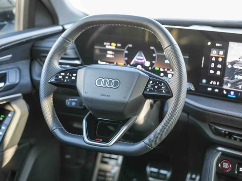 Used 2025 Audi SQ5 Premium Plus image 16