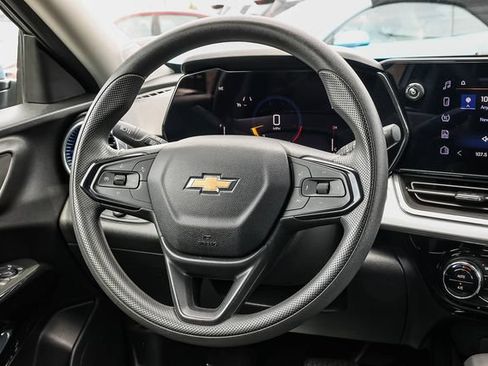 Used 2025 Chevrolet Trax LT FWD image 16