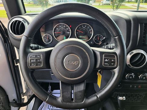 Used 2016 Jeep Wrangler Unlimited Sahara w/ Connectivity Group AWD/4WD image 20