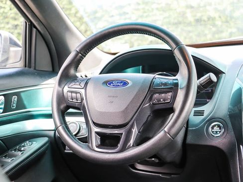 Used 2016 Ford Explorer XLT w/ Equipment Group 202A AWD/4WD image 16