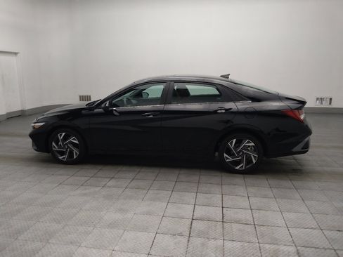 Used 2025 Hyundai Elantra SEL FWD image 3