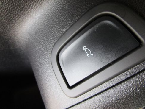 Used 2025 Buick Enclave Preferred FWD image 29
