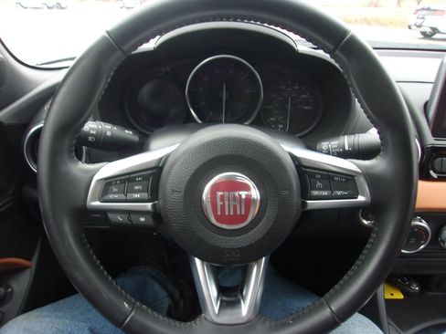 Used 2019 FIAT 124 Spider Lusso w/ Convenience Group image 18