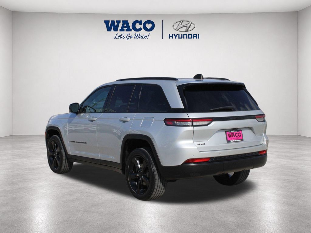 Used 2023 Jeep Grand Cherokee Altitude AWD/4WD image 5