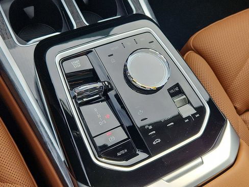 Used 2026 BMW 740i xDrive w/ Premium Package AWD/4WD image 26