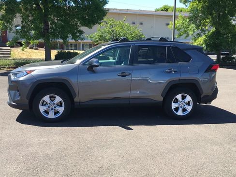 Used 2021 Toyota RAV4 XLE w/ Convenience Package AWD/4WD image 3