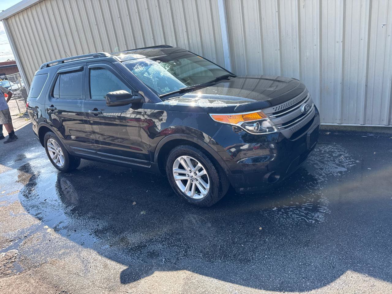 Used 2015 Ford Explorer FWD image 2